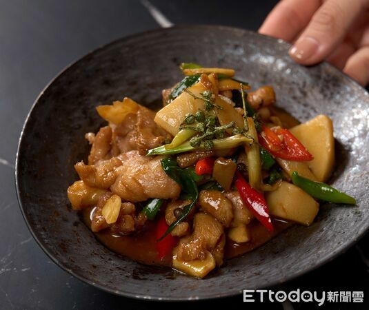 ▲米粉、柿餅都入菜　URBAN PARADISE新竹店限定料理有12道　。（圖／饗賓餐旅提供）