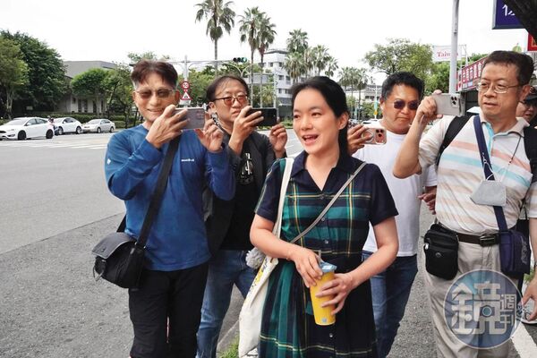 陳幸妤（中）言談話語間，似有意，似無意，出言教訓記者，箴言滿滿，給台灣媒體，狠狠上了一課。