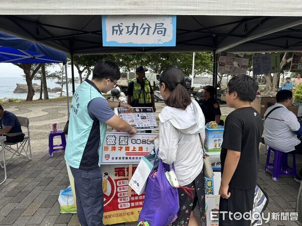 ▲成功分局結合文化節活動宣導酒駕、毒駕防制及高齡駕駛換照新制，提升民眾交通安全意識。（圖／記者楊晨東翻攝）
