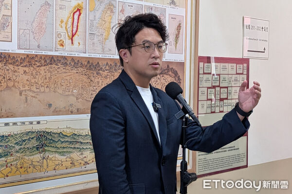 ▲民進黨立委沈伯洋受訪。（圖／記者林敬旻攝）