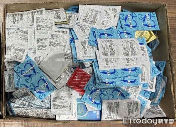 ▲▼萬華商辦大樓暗藏旅館，旅館裡又藏樓鳳，警方在18日攻堅逮41應召妹。（圖／記者邱中岳翻攝）