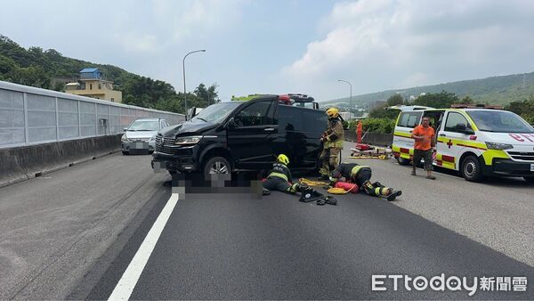 ▲▼             國1三義段3車連環撞，現場1人噴飛車外疑似失去呼吸心跳。（圖／記者楊永盛翻攝）