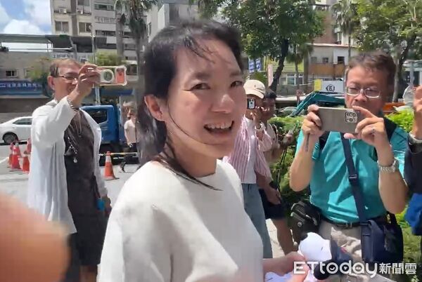 ▲▼陳幸妤和史奴比開心合影。（圖／記者林東良攝）