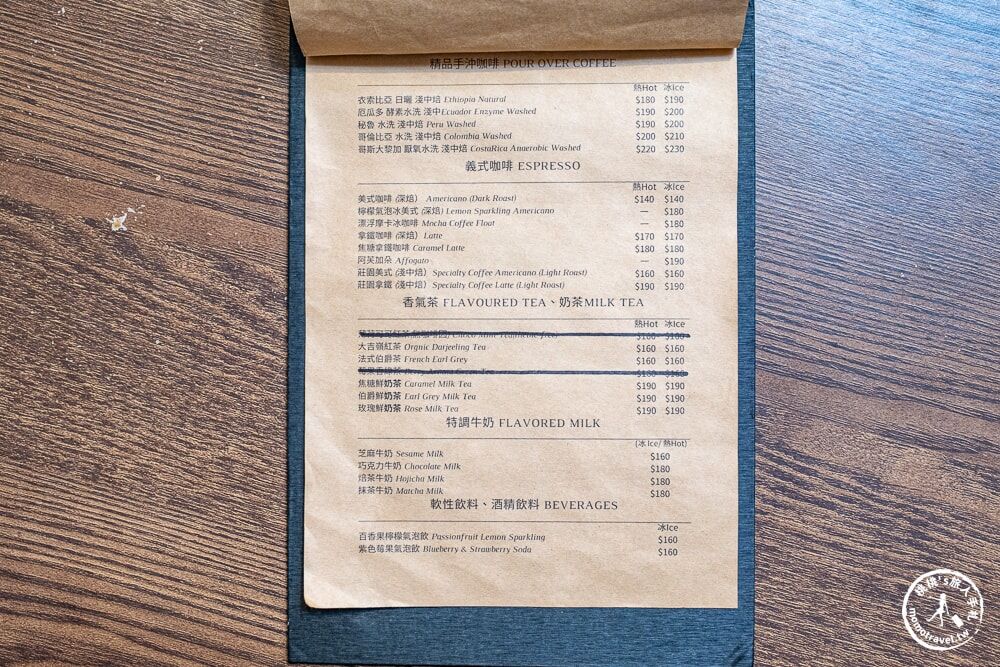 ▲▼小溪邊咖啡由溪畔老宅改建而成，木質空間搭配自然採光，是宜蘭頭城的口袋咖啡廳。（圖／《桃桃's旅人手札》授權提供）