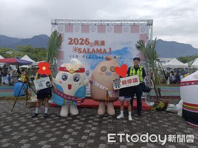 「米SALAMA」活動人潮熱絡　長濱警走入市集宣導交安兼反詐