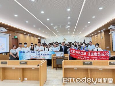 課本學不到的震撼教育！輔仁中學前進嘉義地院　直擊法庭攻防