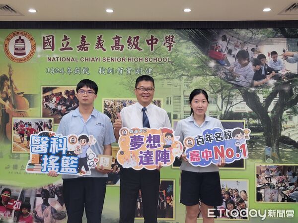 ▲▼   嘉中升學再創高峰！醫牙錄取52人創6年新高 逾3成學子挺進頂大與熱門半導體領域    。（圖／嘉義高中提供）