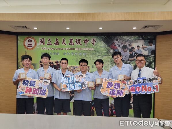 ▲▼   嘉中升學再創高峰！醫牙錄取52人創6年新高 逾3成學子挺進頂大與熱門半導體領域    。（圖／嘉義高中提供）
