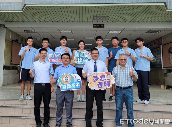 ▲▼   嘉中升學再創高峰！醫牙錄取52人創6年新高 逾3成學子挺進頂大與熱門半導體領域    。（圖／嘉義高中提供）