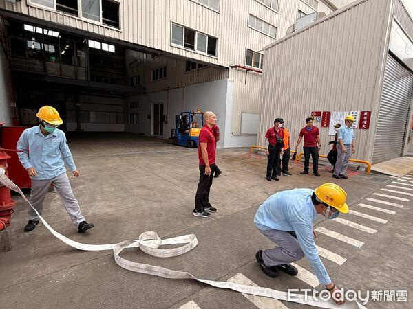 ▲台南市消防局第一救災救護大隊新營分隊,前往生泰合成股份有限公司辦理火災搶救實地踏勘。(記者林東良翻攝,下同)