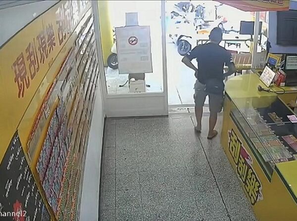 ▲彰化員林市出現一名36歲洪姓女子製造假車禍跌倒碰瓷詐財。（圖／民眾提供）