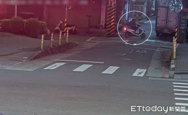 ▲南港警方因違規攔停,逮到剛偷機車的劉嫌到案。(圖/記者張君豪翻攝)