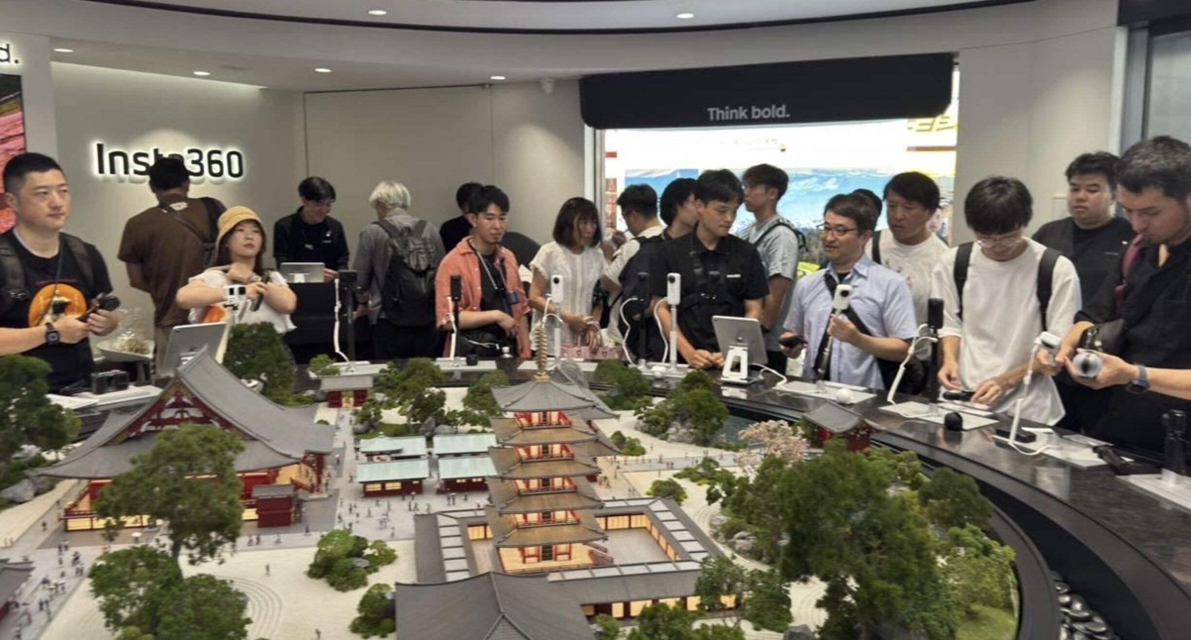 ▲影石（Insta 360）東京首店吸引大批日本買家排隊朝聖。（圖／翻攝微博）