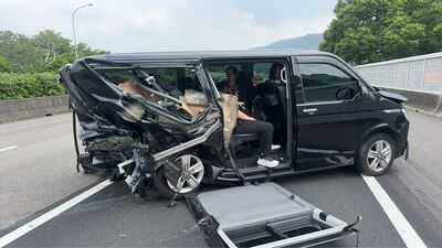 國1三義段車禍再添1死!特斯拉女駕駛不治 肇事VOLVO女說法反覆