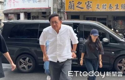 快訊/金鐘名廚詹姆士「借款驗資」遭起訴 今現身法院出庭應訊