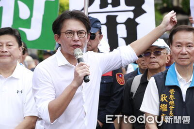 退休警消上街爭權益 黃國昌轟卓榮泰「狗官、王八蛋」:該給不給