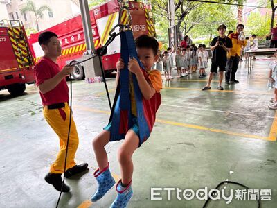 萌童直擊消防日常！　幼兒園參訪南消後甲分隊體驗學防災