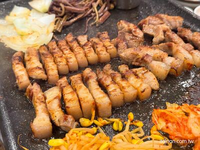 玩濟州必朝聖黑豬肉一條街　全程由店員代烤還附蒸蛋、泡菜湯