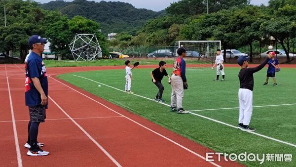 ▲基隆深信棒球營開訓 勇敢揮棒追逐棒球夢。（圖／記者郭世賢翻攝）