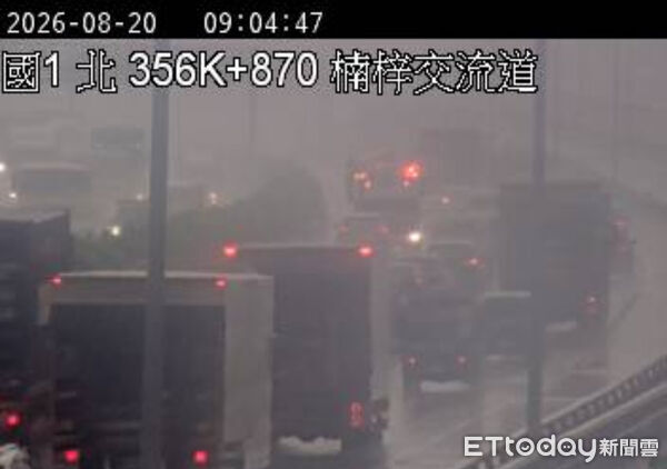 ▲▼快訊／國1北向楠梓段「2自小客追撞」　後方車流塞爆回堵5km。（圖／翻攝國道即時影像）