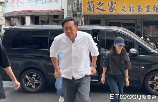 ▲快訊／「金鐘名廚」詹姆士涉200萬「借款驗資」遭起訴　今現身法院。（圖／記者黃宥寧攝，下同）