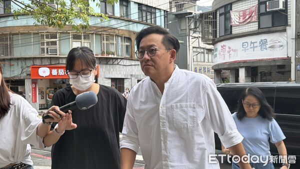 ▲快訊／「金鐘名廚」詹姆士涉200萬「借款驗資」遭起訴　今現身法院。（圖／記者黃宥寧攝，下同）