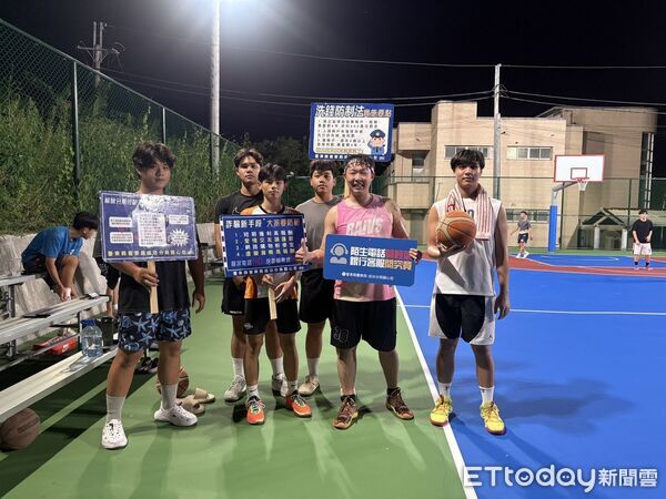警青球場鬥牛拚球技！成功分局長也下場交流 不忘反詐