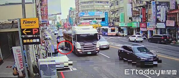 ▲台中,車禍。（圖／民眾提供）
