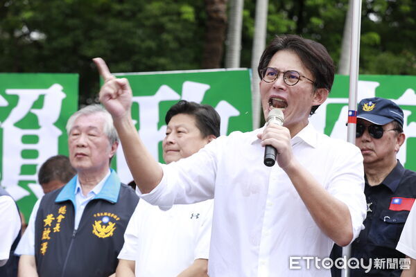 自掏腰包買100盒庇護工場月餅 黃國昌批賴清德：拿弱勢當遮羞布