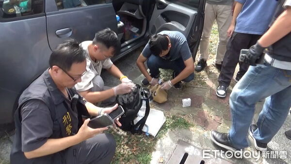 ▲▼20歲車手頭躲在屏東山區，刑事局配合無人機全面搜山逮人。（圖／警方提供，下同）