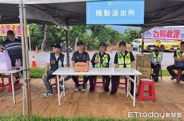 熱氣球嘉年華湧入人潮 關山警機動派出所助2只錢包物歸原主
