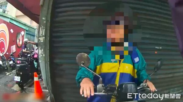 ▲▼曾男違停遭警盤查拒提供身分證號，曾男揚言出去給車撞死，曾男遭保護管束帶回派出所             。（圖／記者陳以昇翻攝）