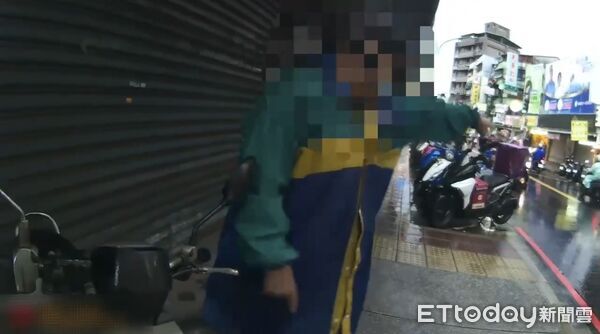 ▲▼曾男違停遭警盤查拒提供身分證號，曾男揚言出去給車撞死，曾男遭保護管束帶回派出所             。（圖／記者陳以昇翻攝）
