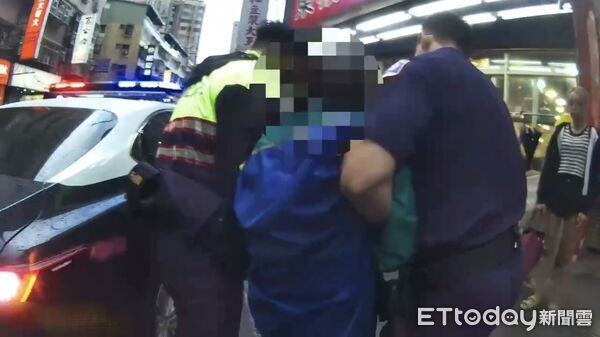 ▲▼曾男違停遭警盤查拒提供身分證號，曾男揚言出去給車撞死，曾男遭保護管束帶回派出所             。（圖／記者陳以昇翻攝）