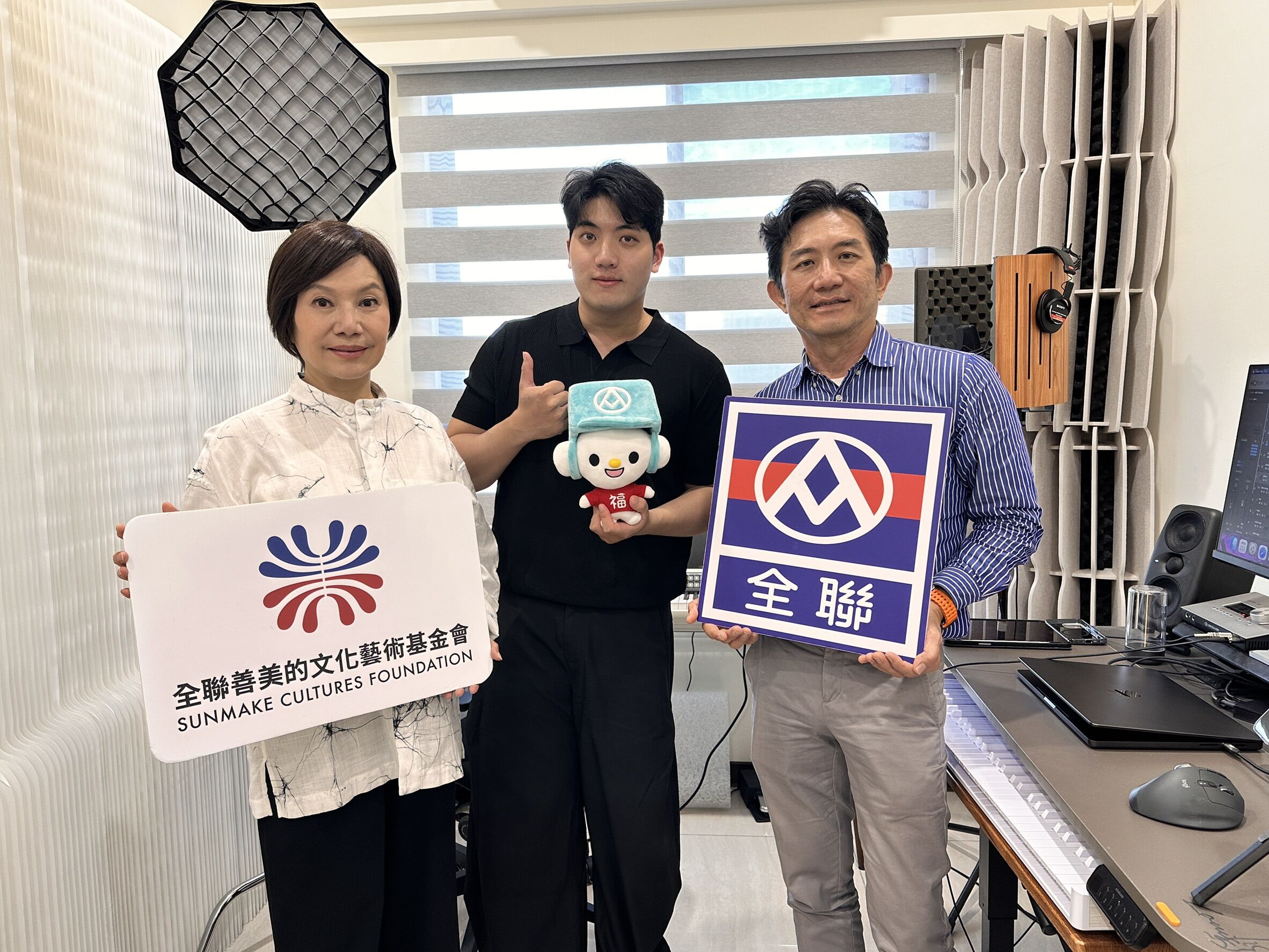 ▲▼《福利熊歌仔戲版》由唐美雲獻唱、綾小路編曲後製，8月21日起全台門市播放。（圖／業者提供）