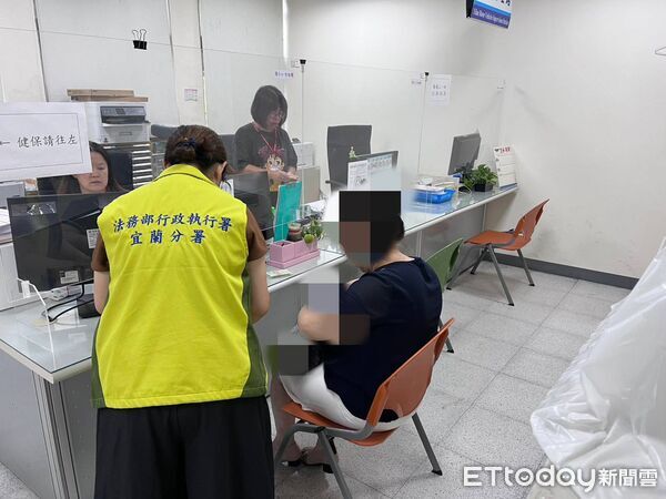 ▲▼         營造公司老闆分期繳款、交出豪車  管收三天獲釋    。（圖／記者郭世賢翻攝）