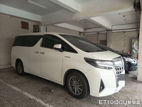 ▲▼         營造公司老闆分期繳款、交出豪車  管收三天獲釋    。（圖／記者郭世賢翻攝）