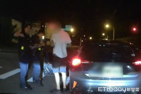 男吸喪屍菸彈毒駕上路！路口拚命衝...大燈還不亮 露餡被逮