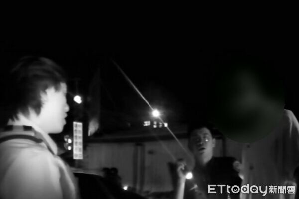 ▲車燈故障上路,所長深夜巡邏鷹眼查獲毒駕。(圖/記者高堂堯翻攝)