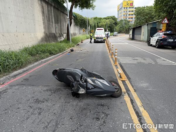▲▼18歲黃男騎機車載母自撞送醫亡             。（圖／記者陳以昇翻攝）