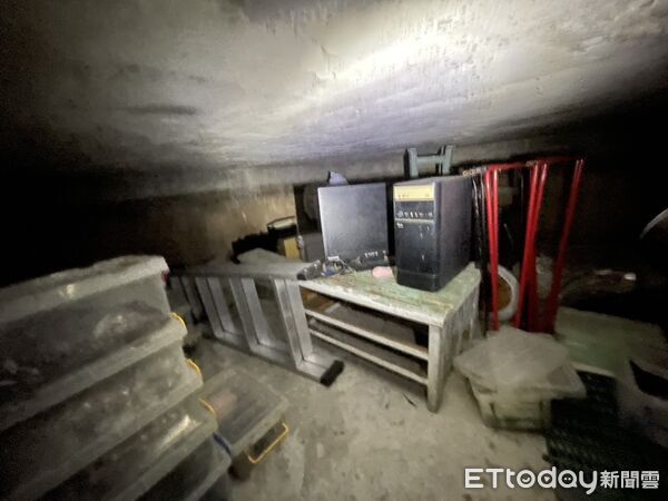 ▲▼瑞士IWC名錶只賣2千6，台中港警從蓄水池搜出百件仿冒品侵權近億。（圖／警方提供，下同）