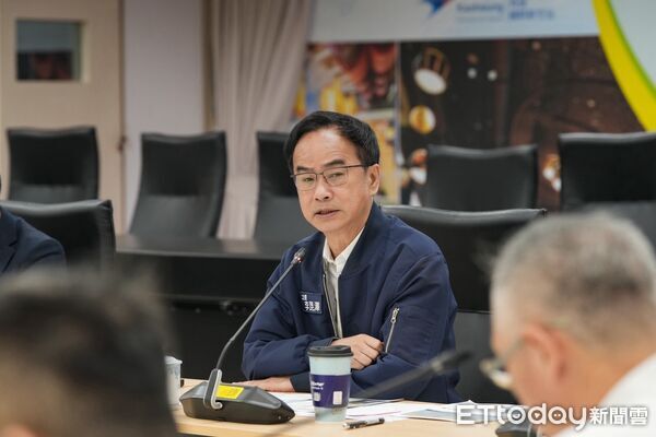 ▲▼ 賴瑞隆考察高雄機場！3訴求護「小黃運將」　喊積極取締非法黃牛。（圖／記者賴文萱翻攝）