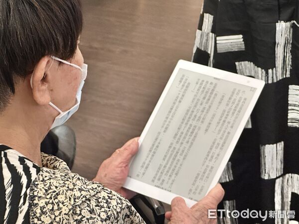 ▲▼爾雅出版社與文訊雜誌社合作，精選10本經典文學，推出「電子書版本」。（圖／記者林育綾攝）