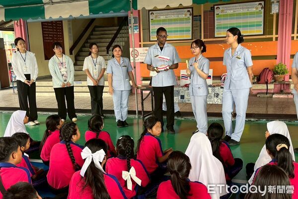 ▲弘光科大護理系8名學生赴泰國易三倉大學進行6週海外實習,深入公私立醫院、學校及社區,拓展國際護理視野。(圖/記者游瓊華翻攝)