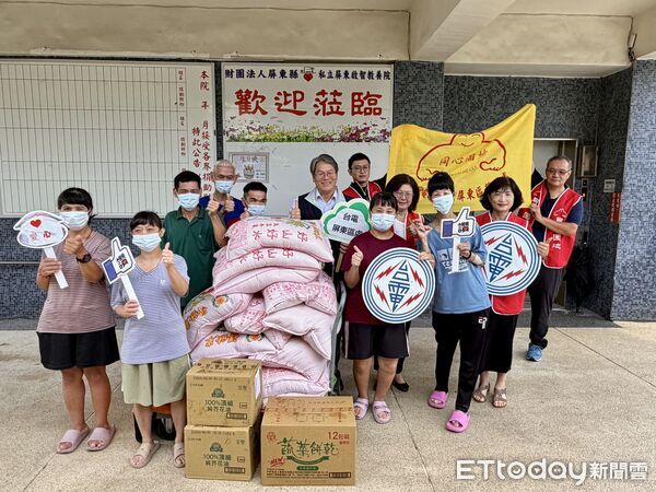 ▲台電屏東區處普渡捐物資關懷弱勢。(圖/台電屏東區處提供)