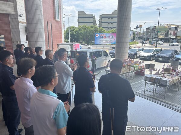 ▲東港警分局中元普渡。（圖／記者陳崑福翻攝）
