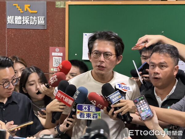 ▲▼民眾黨主席黃國昌受訪。（圖／記者陳家祥攝）