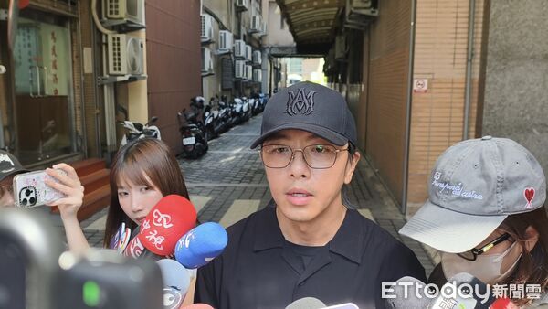 閃兵遭求刑2年8月！陳柏霖、坤達開完庭脫口罩發聲：尊重司法