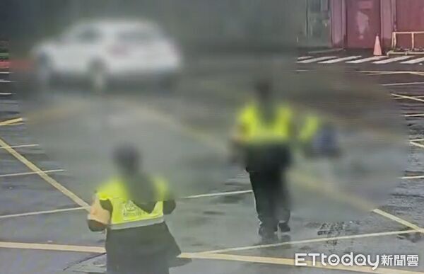 休旅車衝撞總統官邸旁路樹！酒駕男拒檢狂踩油門...勇警攔查受傷