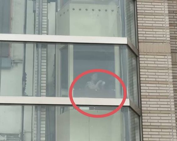 ▲彰化市華陽市場婦人受困電梯長達50分鐘。（圖／民眾提供）